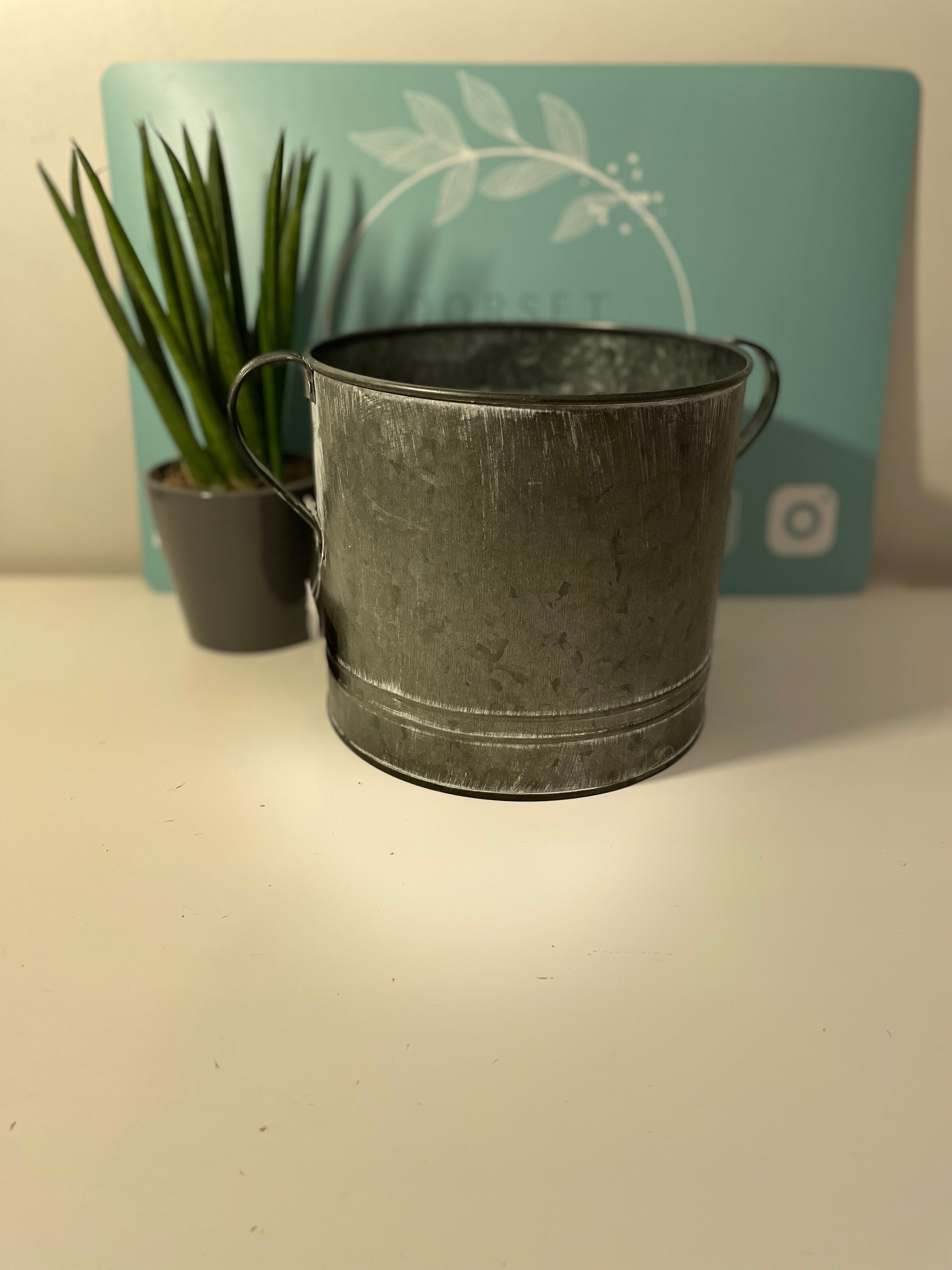 DISTRESSED METAL POT WITH EARS, 18CM